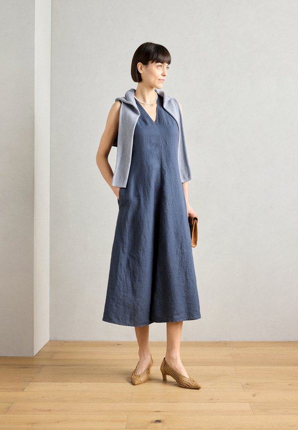 DRESS  SLEEVELESS  V NECK FIT AND FLARE SHAPE CUTLINES - Day dress4