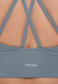 OYSHO COMFORTLUX MEDIUM SUPPORT WITH CUPS - Sport-BH med medium stöd - blue grey