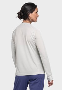 Hellgraues langärmeliges Sportoberteil mit strukturiertem Muster. Verfügt über einen runden Halsausschnitt und enganliegende Ärmel, von hinten gezeigt.