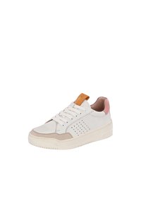Sneaker bianco con accenti beige e rosa, tomaia in pelle liscia, dettagli laterali perforati, punta rotonda, suola piatta in gomma e chiusura con lacci.