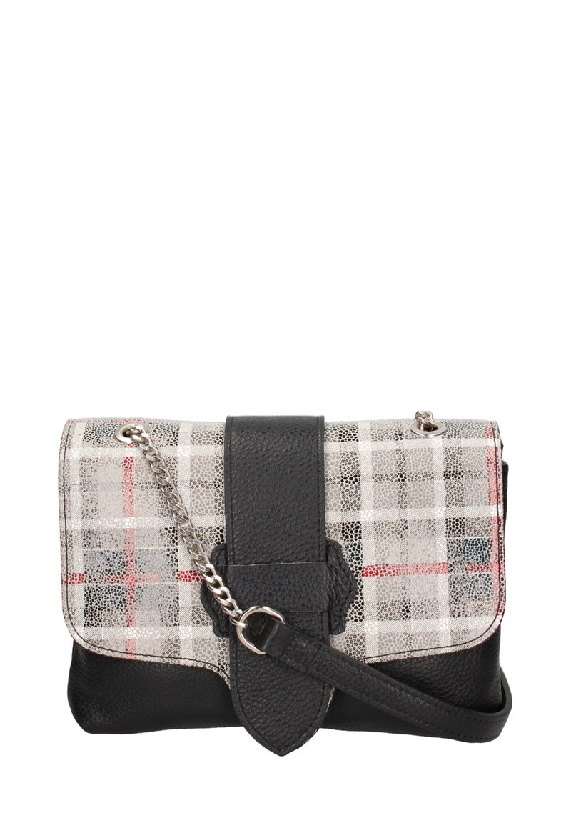 Borsa a tracolla a quadri con un design testurizzato grigio chiaro e nero, caratterizzata da una patta in pelle nera, una tracolla a catena e un dettaglio decorativo con fibbia.
