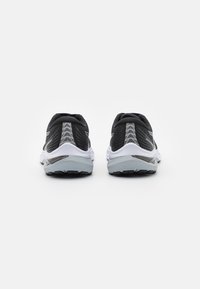 ASICS Katujuoksukengät - black/white