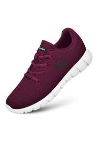 Burgunderfarbene Sneaker mit einem Obermaterial aus strukturiertem Stoff, runder Spitze und weißer Gummisohle. Verfügt über flache Schnürsenkel und ein Logo-Detail an der Seite.