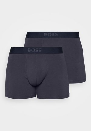 Tamno sivi bokserice od rastezljivog materijala. Sadrže ravni pojas s logotipom "BOSS". Glatka tekstura s prilagođenim krojem. Pakovanje od dva komada.