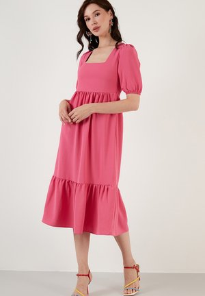 REGULAR FIT - Vestido informal - fuchsia