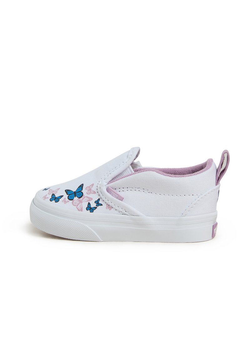 Botte blanche à enfiler avec une tige en textile, ornée de motifs de papillons bleus et roses, de goring élastique et d'une touche rose au talon.