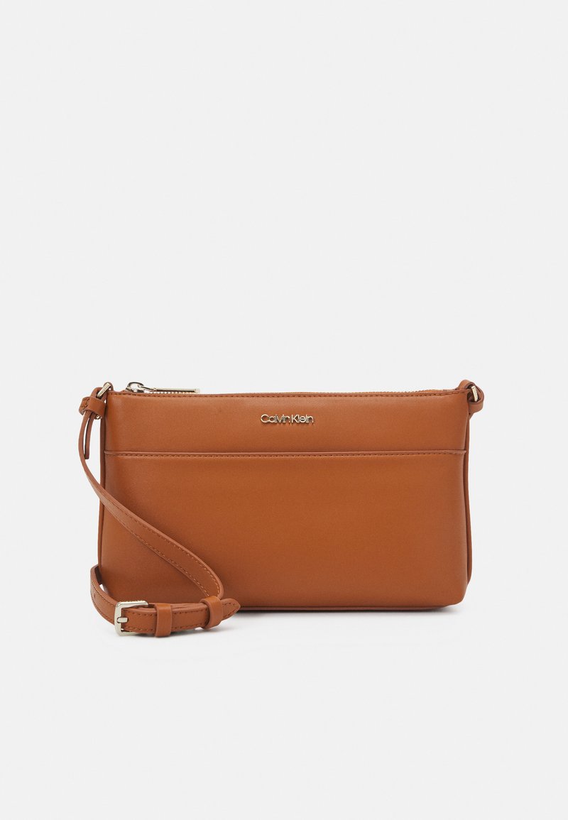 Calvin Klein MUST CROSSBODY Across body bag cognac Zalando.co.uk