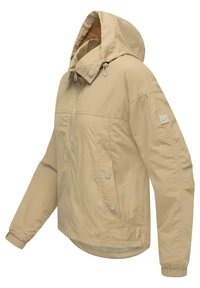 Beige lättviktsjacka med huva, med dragkedja fram, två sidofickor, elastiska manschetter och en diskret logopatch på ärmen.