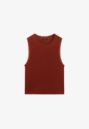 Rotes ärmelloses Oberteil aus weicher Baumwolle mit Rundhals und rohen Saumkanten, das ein einfaches Design und eine glatte Textur aufweist.