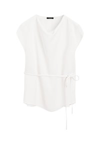 Witte, loszittende blouse van een zachte, gestructureerde stof. Heeft een gedrapeerde halslijn, korte mouwen en een strikceintuur in de taille.