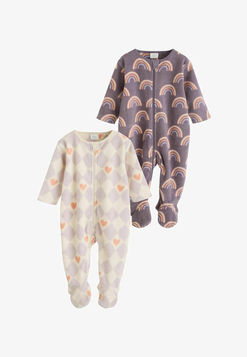 Zwei Babyschlafanzüge: Einer ist grau mit Regenbogenmuster, der andere creamfarben mit Herz- und Diamantmuster. Beide bestehen aus weichem Stoff und haben Reißverschlüsse.
