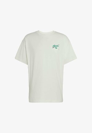 Wit T-shirt met korte mouwen met groene "Adidas" tekst en logo met een afbeelding van een hengel en haak op de linkerborst.