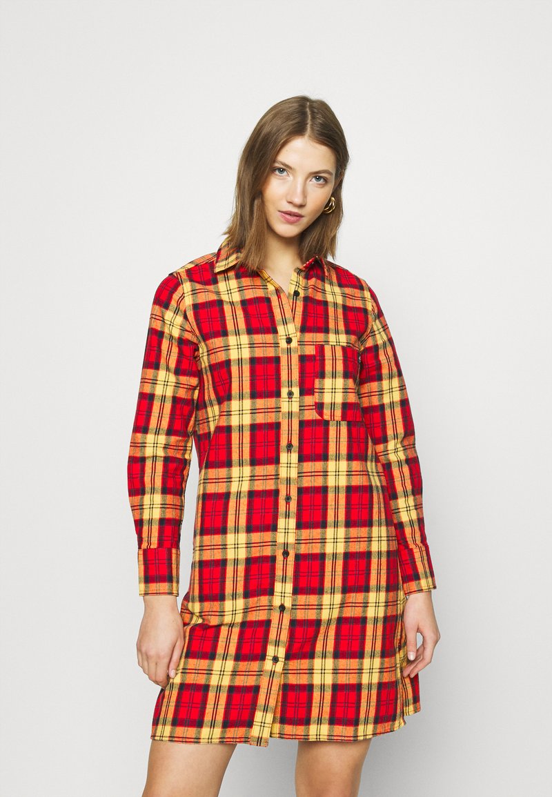 VILA KURZARM - Vestido Camisero - Mars Red/rojo