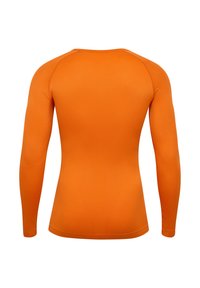 Langärmliges Sportshirt in leuchtendem Orange. Glatter, dehnbarer Stoff mit tailliertem Schnitt und rundem Ausschnitt. Keine sichtbaren Logos oder Muster.