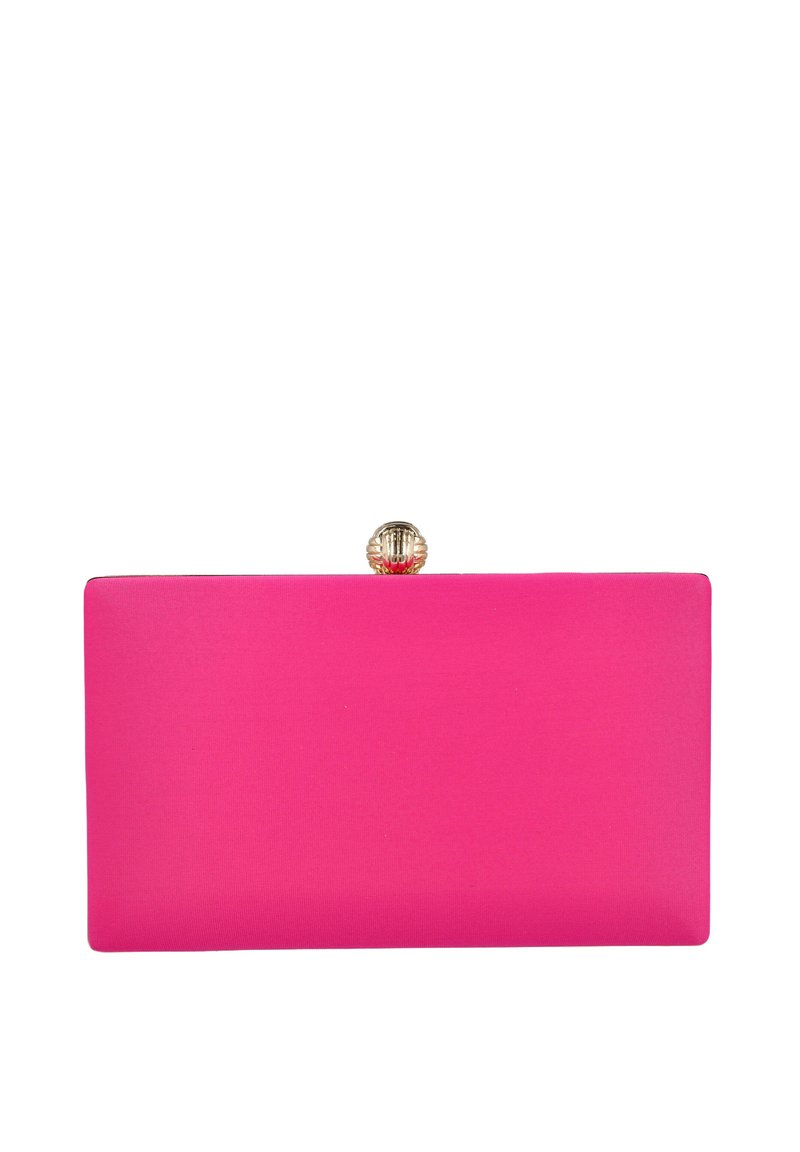 Bolso de mano rectangular rosa con acabado texturizado y cierre decorativo en tono dorado en la parte superior. Bordes suaves y diseño minimalista.