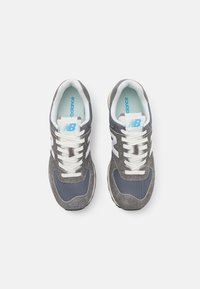 New Balance U574SOC UNISEX - Sportcipő - grey
