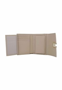 Portafoglio in pelle beige con una texture liscia, multiple fessure per carte, una finestra trasparente per l'ID e una chiusura a scatto sul lato destro.