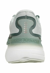 Sneaker grigio chiaro con tomaia testurizzata, copertura del tallone imbottita di verde menta, suola bianca ammortizzata e dettagli argento lungo la parte posteriore.