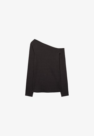 Svart off-the-shoulder långärmad topp gjord av mjukt tyg, med en avslappnad passform och slät textur. Inga synliga mönster eller accentuerande detaljer.