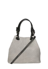 Borsa a tracolla grigia intrecciata con manici in pelle nera e una tracolla rimovibile. Superficie testurizzata con una forma moderna e strutturata.