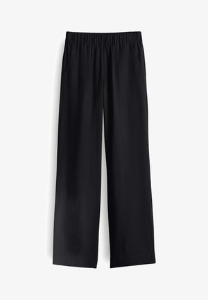 Schwarze weit geschnittene Hose aus glattem Stoff, mit elastischem Bund und zwei vorderen Taschen, mit einem fließenden Fall und minimalistischem Design.