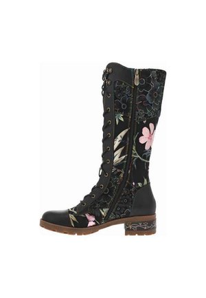 Bottes noires à lacets avec des motifs floraux, une fermeture éclair sur le côté et un talon texturé. Les accents comprennent des fleurs roses et des matériaux mélangés.