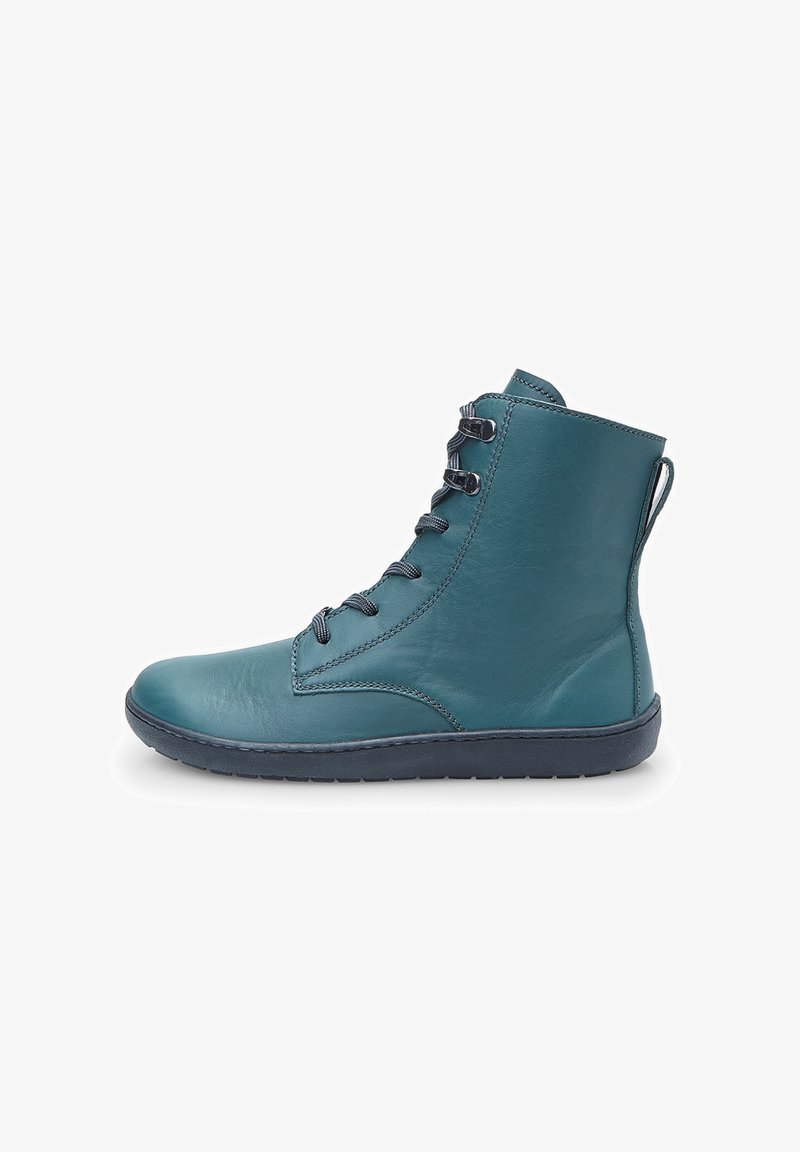 Stivale alla caviglia in pelle teal con suola nera, lacci frontali con occhielli metallici e linguetta posteriore, mostrato dal lato sinistro.