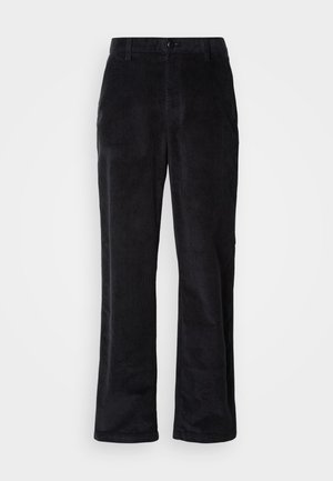 Pantaloni in velluto a coste di colore nero intenso con design a gamba dritta, dotati di chiusura con bottone, passanti per cintura e tasche laterali per un uso funzionale.
