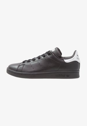 adidas Originals, Sneakersy niskie