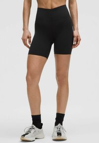 GLOW UP SUPER-HIGH-RISE 15CM - Kurze Sporthose - Black