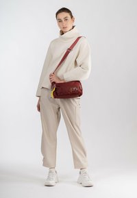 SURI FREY MARRY - Umhängetasche - red 600