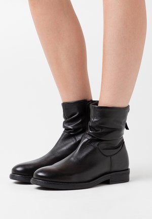 s.Oliver Bottines - black