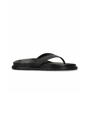 Zwarte leren slippers met brede kruisbanden en platte zool, zijaanzicht op een witte achtergrond.