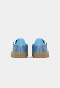 adidas Originals GAZELLE INDOOR - Sporta apavi - footwear white