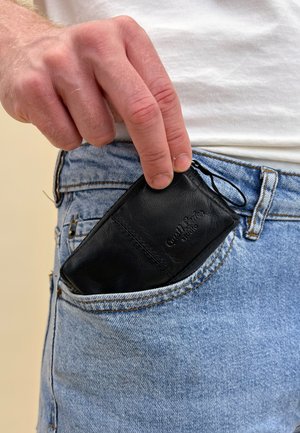 Gusti Leder BUTLER - Geldbörse - black