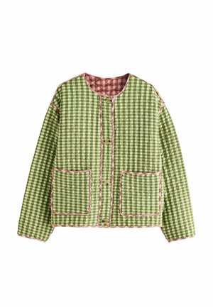 Zielono-biała, kratkowana pikowana kurtka z różowym obszyciem, okrągłym dekoltem, guzikami z przodu oraz dwoma dużymi kwadratowymi kieszeniami z przodu.