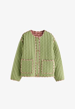 Zielono-biała, kratkowana pikowana kurtka z różowym obszyciem, okrągłym dekoltem, guzikami z przodu oraz dwoma dużymi kwadratowymi kieszeniami z przodu.