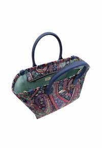 Grote handtas met een marineblauwe basis, bloemige paisleyontwerpen in rood en groen, dubbele handvatten en een binnenzak gevoerd met groen.