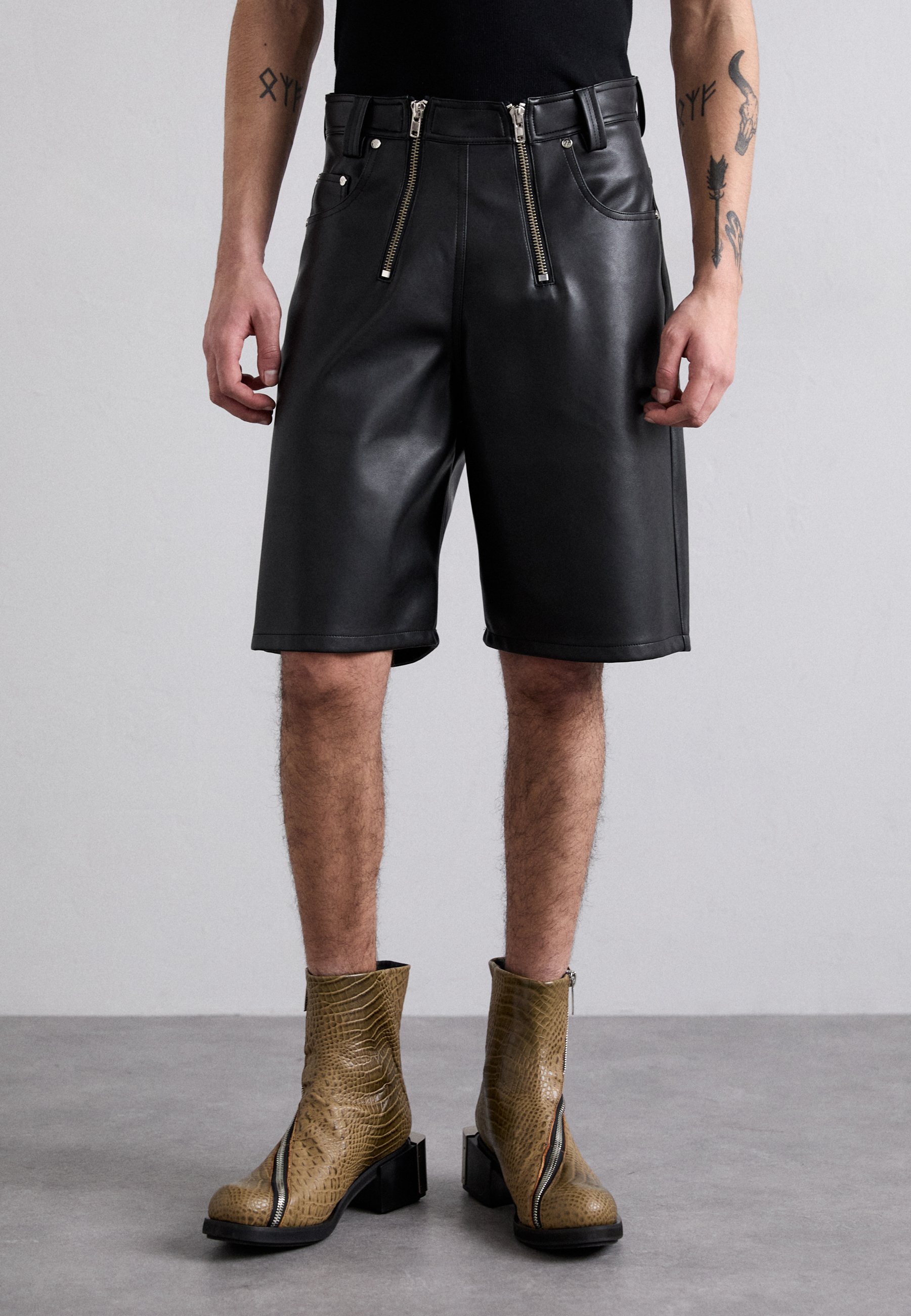 【U LAN】Hotfix cutting black shorts Shop Xicota Shorts | Official Cruyff Webshop