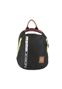 Zaino nero in nylon con accenti gialli, dotato di una toppa in pelle marrone, molteplici cerniere e una maniglia superiore per il trasporto.