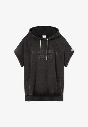 Sudadera negra de manga corta con cordón, con la inscripción "FRIDAY NIGHT BOXING" impresa en el frente. Tejido suave y bolsillos tipo canguro.