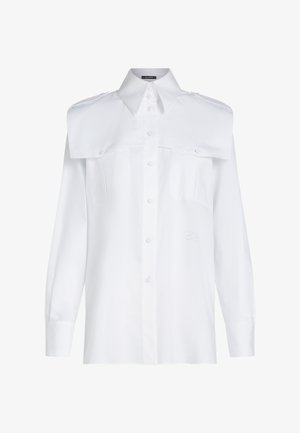Wit overhemd met knopen, een gestructureerde kraag en een oversized klepdetail. Voorzien van twee borstzakken en lange mouwen met knoopmanchetten.