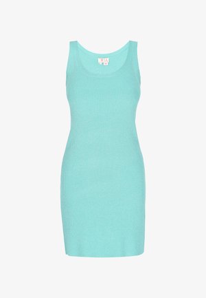 Ribaga dekolteedress heledatesinises, millel on lähedane lõige ja ümmargune kaelus, valmistatud venivast kudumist.