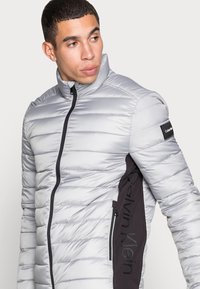 Calvin Klein SIDE LOGO JACKET - Casaco leve - grey fog