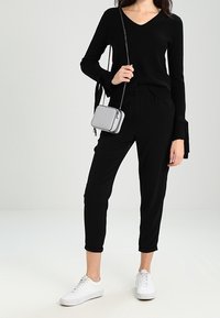 Bik Bok Tygbyxor - black