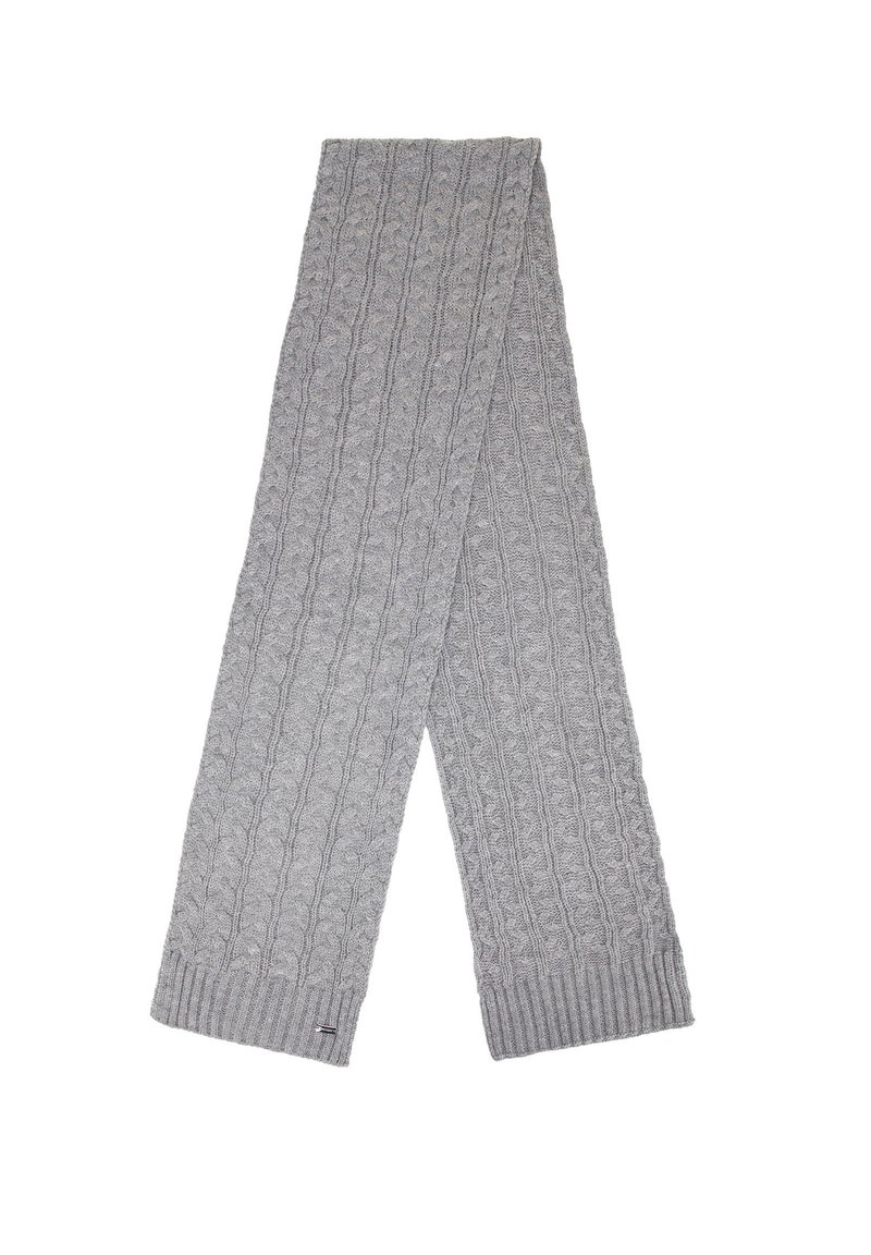 Grijze gebreide sjaal met een geaccentueerd kabelpatroon, geribbelde uiteinden en een subtiel logodetail. De lengte maakt veelzijdig stylen mogelijk.