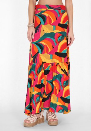 Colorful maxi-hame, jossa on Eloisa kukkakuosi vaaleanpunaisen, oranssin, vihreän ja mustan sävyissä. Valmistettu kevyestä kankaasta, jossa on röyhelöhelma.