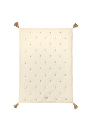 Couverture crème matelassée avec broderie bleue, ornée de franges décoratives aux coins et d'une texture en coton. Mesure environ 120x90 cm.