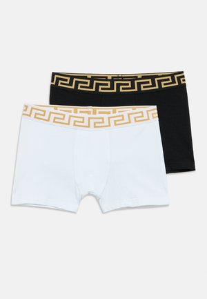 Două perechi de boxeri: una albă, una neagră. Ambele au o talie decorativă aurie cu un model geometric. Confecționați din bumbac.