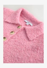 Pasirinkta, bright pink